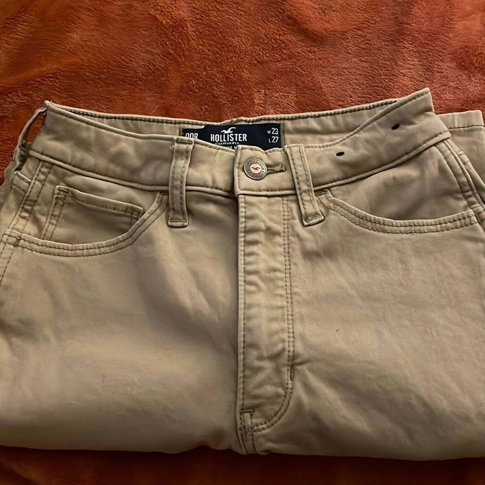 Brand new hollister kaki pants.